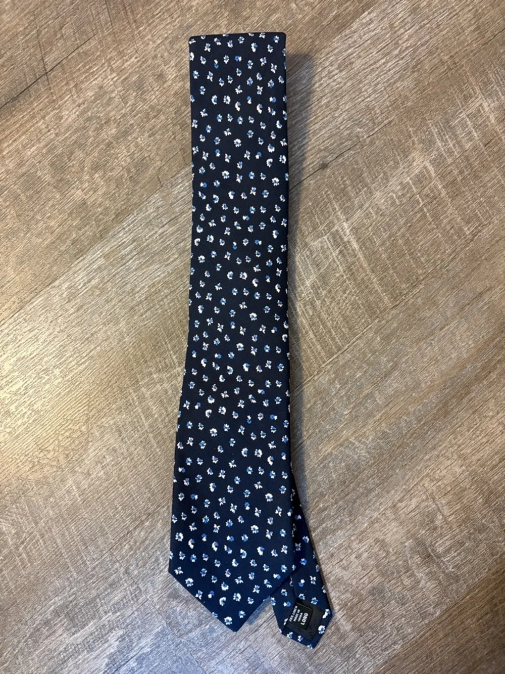 Jos A. Bank Traveler Stain Resistant Long Navy Blue Floral Silk Linen Necktie